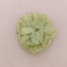 Cargar imagen en el visor de la galería, BROCHE FLOR TELA 14CM: Verde Oliva
